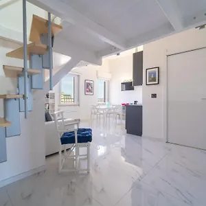  Appartamento Vista Mare: Moderno Loft Al Centro Di